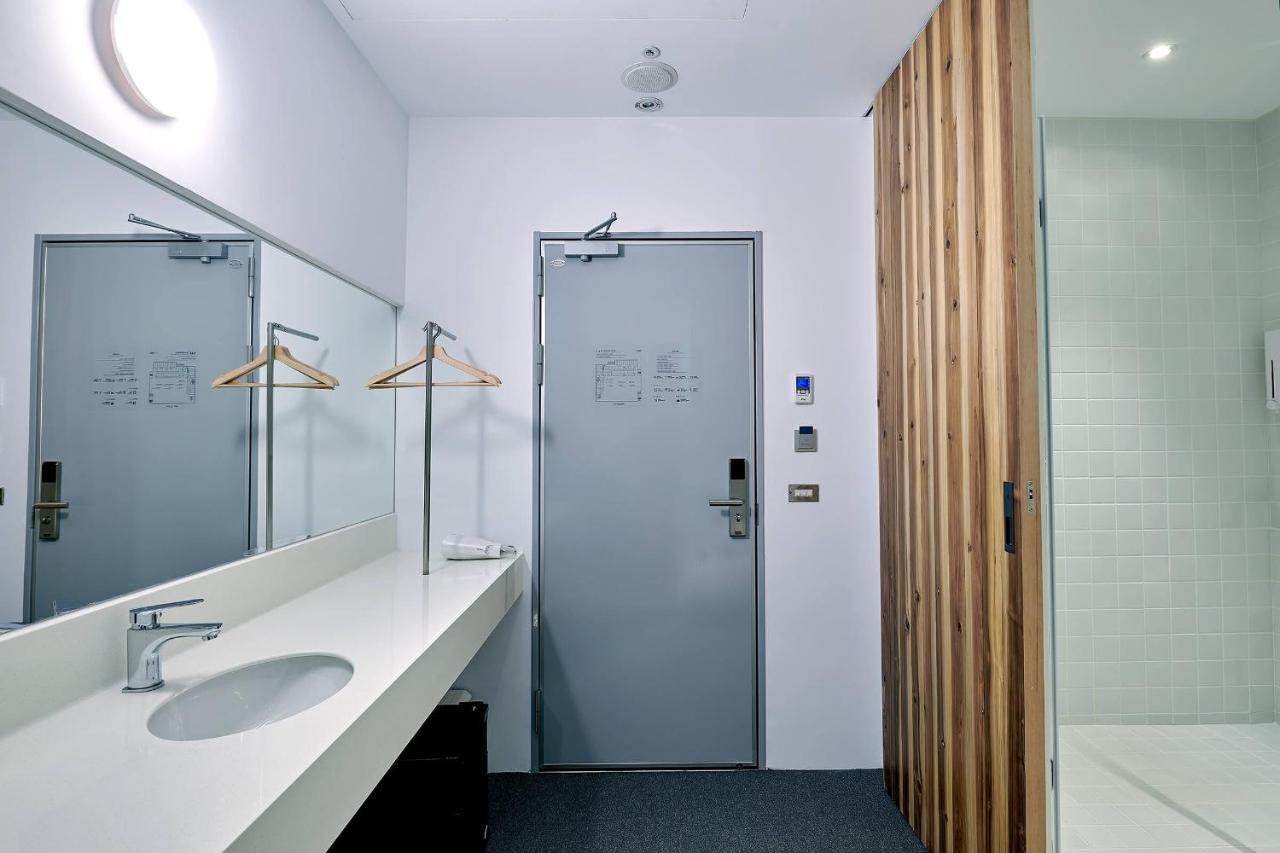 Star Hostel Taichung Parklane Esterno foto